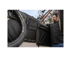 Kuat Huk Curved Tailgate Pad (Black) (L)
