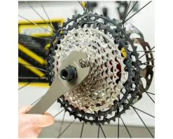 Pedro's Pro Cassette Lockring Socket Tool (Black) (Removal & Installation)