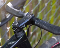 PRO Discover Aero Carbon Gravel Handlebar (Black) (31.8mm) (Carbon) (40cm) (12° Flare)